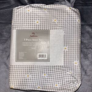 Ally And Andrews 3 Piece Twin Sheet Set - Gray And White Daisy Print